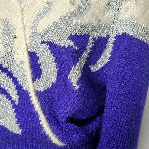 Vintage - Jaclyn Smith | Beaded V- Neck Pullover - Picture 7 of 8